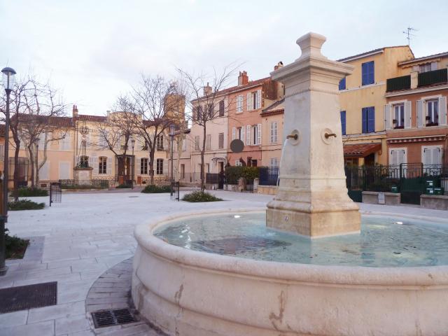 Château Gombert Marseille, place et fontaine