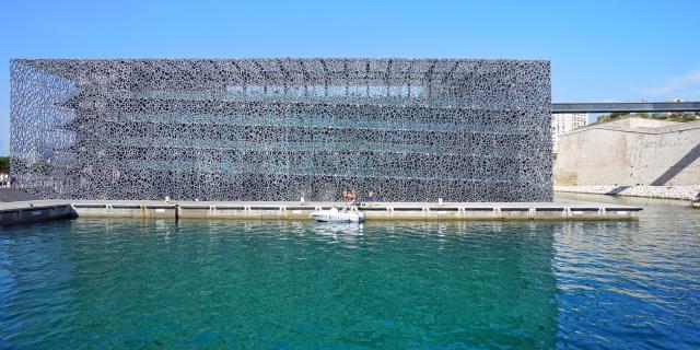 Le Mucem, plan d'eau Marseille