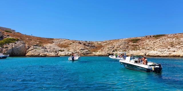 bateaux amarrés proche de l'île du Frioul