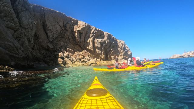 Kayak De Mer Baie des Singes à Marseille, vue sur l'île Maïre