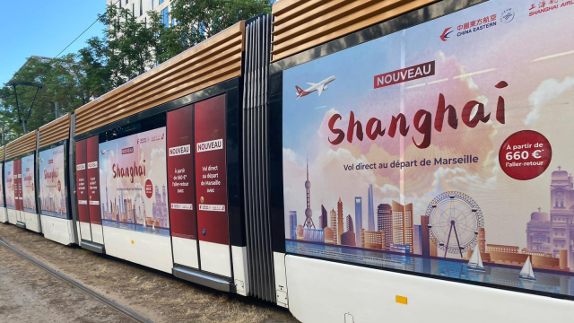 Campagne de Communication China Eastern sur le tram