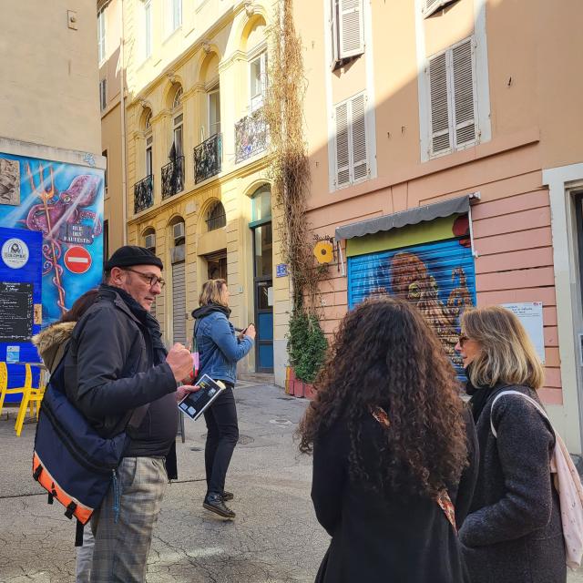 groupe dans le quartier du panier