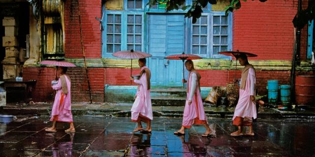 Steve Mccurry Rangoon Burma Current Myanmar 1994 70x100cm Steve Mccurry In Partnership With Orion57 Curator Biba Giacchetti