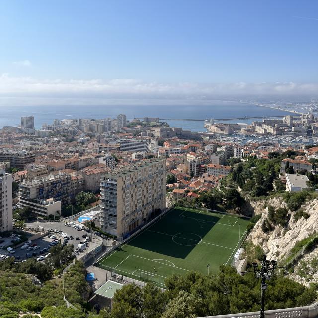 Vue sur le stade depuis notre dame de la garde